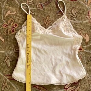 ⚜️ VICTORIA’S SECRET Ivory Camisole LACE TRIM VINTAGE SZ Small EVC